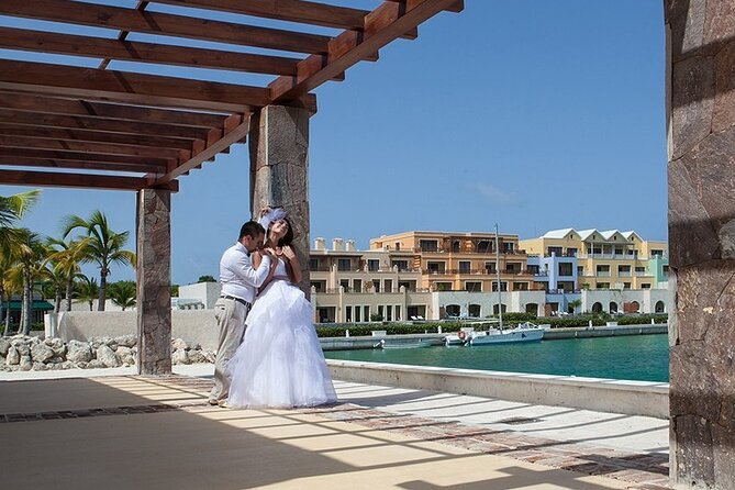 Professional Photoshoot at your Hotel or Villa - Private Group, Real Value: Couples, Anniversaries, and Small Parties