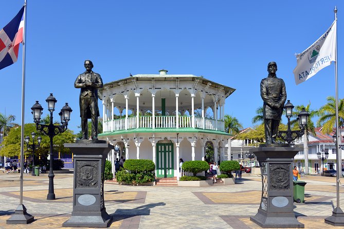 Puerto Plata Highlights and Resort Beach - Amber Cove & Taino Bay - Umbrella Street: A Fast Photo Stop That Actually Works