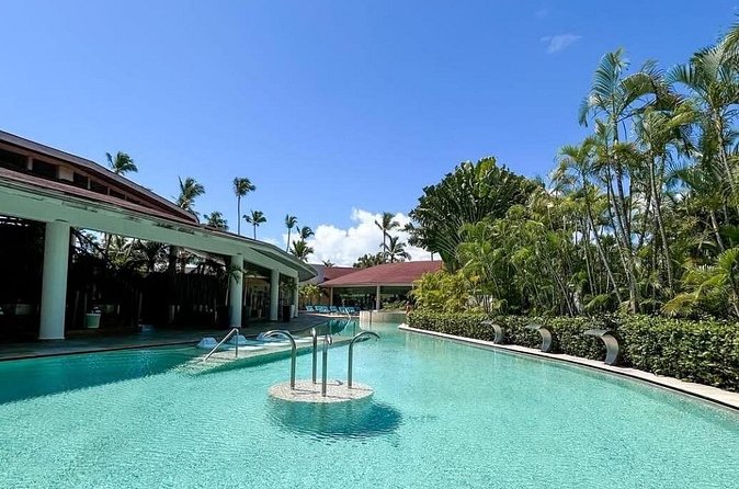 (PUJ) Punta Cana Airport Private Transfers to Hotels - The Luxury Minivan Ride: Comfort, Air Conditioning, and Luggage Space