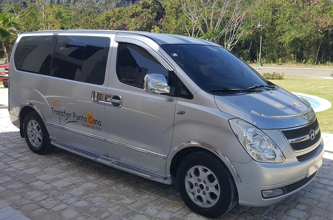 Punta Cana Airport (PUJ) To Bávaro Hotels (One way) - Dropped at Your Hotel Lobby in Bávaro