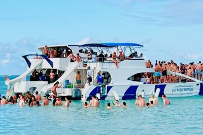 Punta Cana Booze Cruise, Snorkeling, Bar Entertainment Open Bar - Bávaro natural pool cruise: the first water “wow” stop