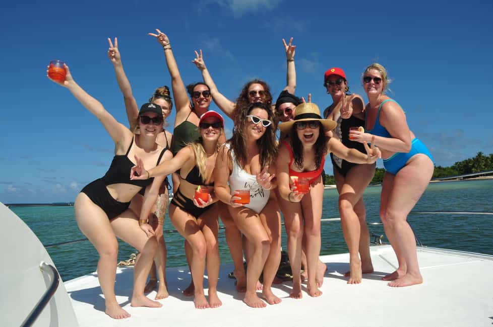 Punta Cana: Booze Cruise with Snorkel and Natural Pool Stop - La Piscina Natural: The Floating-Bar Moment in Waist-Deep Warm Water