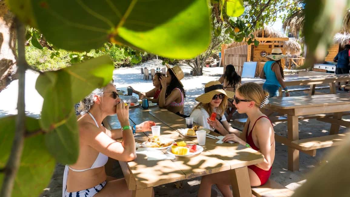 Punta Cana: Catalina Island Trip with Snorkeling - Beach BBQ, lunch, and open-bar style drinks: where the day turns easy