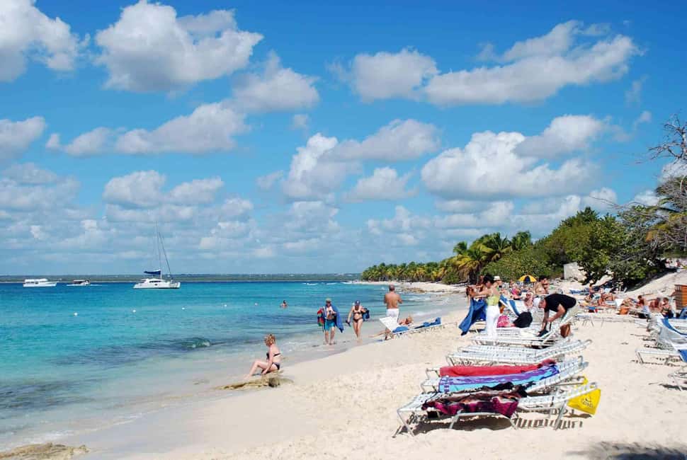 Punta Cana: Catalina Snorkeling & Altos de Chavón Day Trip - The Marina Area: Boats, Big-Sky Views, and the “Famous Neighbors” Angle