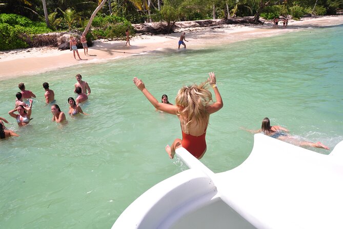 Punta Cana Catamaran Private Tour with BBQ and Natural Pool - BBQ Lunch and Open Bar: Where the Tour’s Comfort Shines