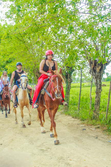Punta Cana Horseback riding & Sunset + beach + free pick-up - Dominican house stop: hot chocolate and coffee tasting with real-life context