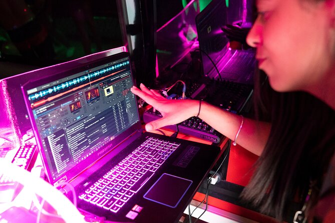 Punta Cana Luxury Party Bus Private Group Rental - Stop Style #1: Food and Drinks Without Losing the Party