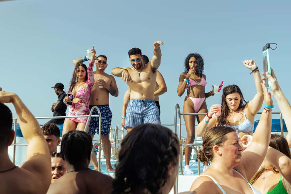 Punta Cana Party Boat (Adults only) - Who this Punta Cana party boat is best for
