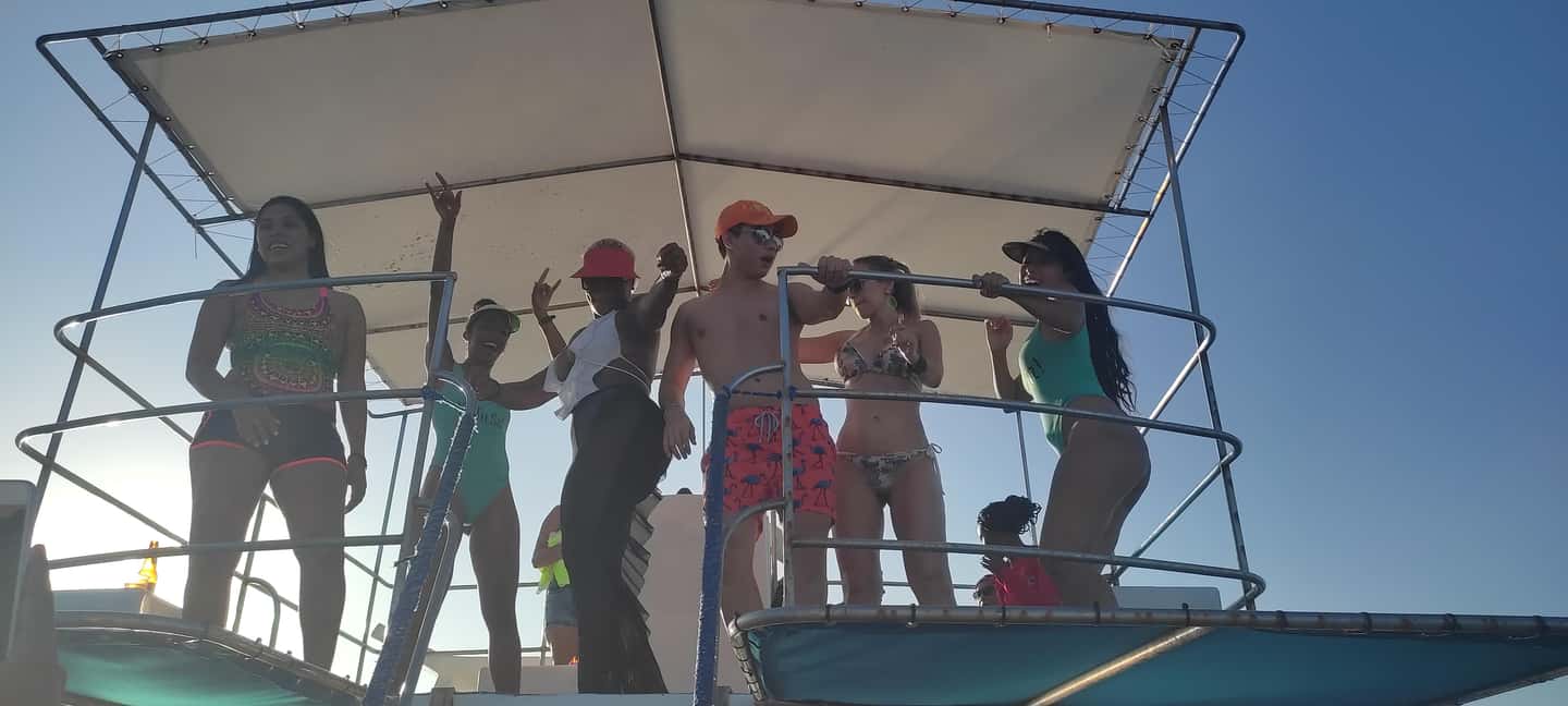 Punta Cana: Party Boat and Snorkeling Adventure - Cruising along Bávaro: views, snacks, and the party rhythm