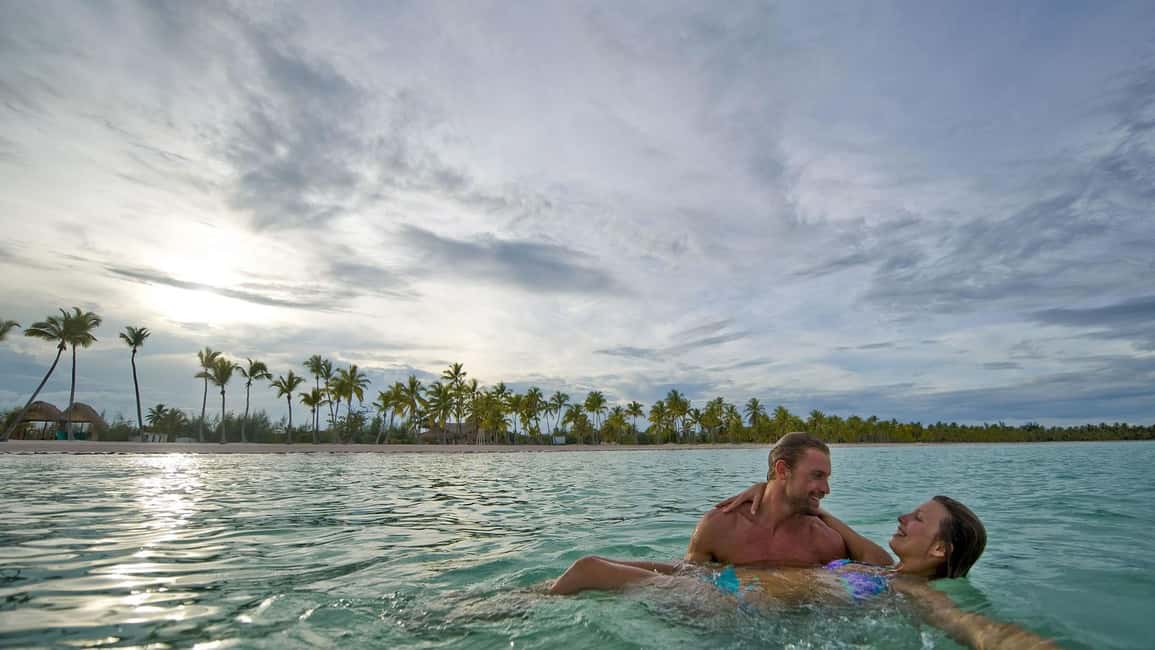 Punta Cana: Party Boat Catamaran Tour - The open bar and snacks: good value for a short tour