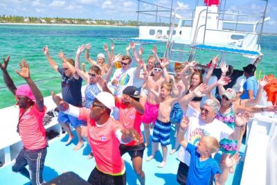 Punta Cana Party Boat:open bar - Pickup to dock: how the start usually works in real life