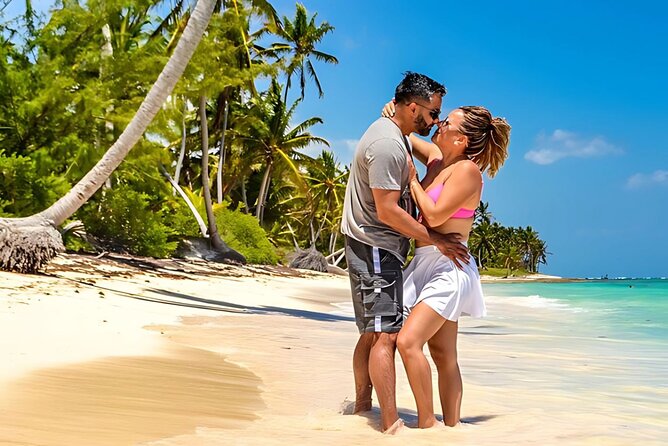 Punta Cana Private Catamaran with Snorkeling, Lunch & Open Bar - BBQ lunch onboard: what you’ll eat and how to pace it
