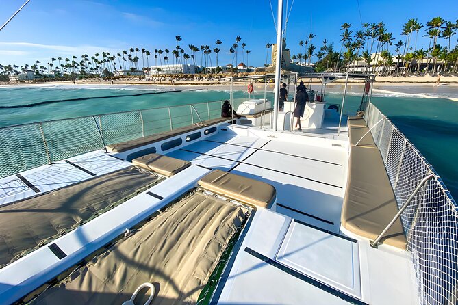 Punta Cana Private Catamaran with Snorkeling, Lunch & Open Bar - Open bar and cocktails: the part that turns it into a celebration