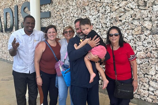 Punta Cana private Minivan Airport Transfers - Luggage and Getting In Your Vehicle Fast