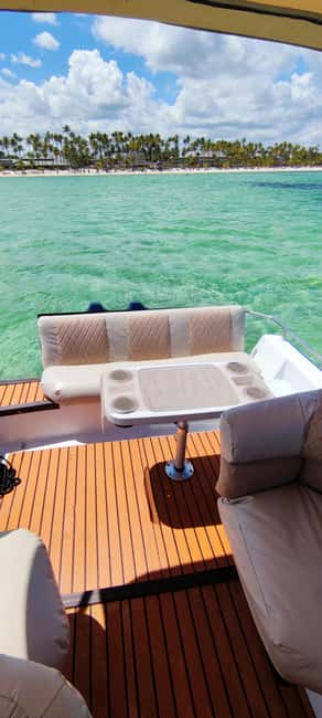 Punta Cana : Private yacht Snorkeling, Lagoon and Wild Beach - Beach with swings and palm grove views: the photo-friendly reset