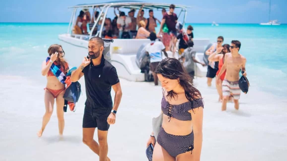 Punta Cana: Saona Island All Included Open Bar Catamaran - Open-bar style boat time and dance with the entertainment team
