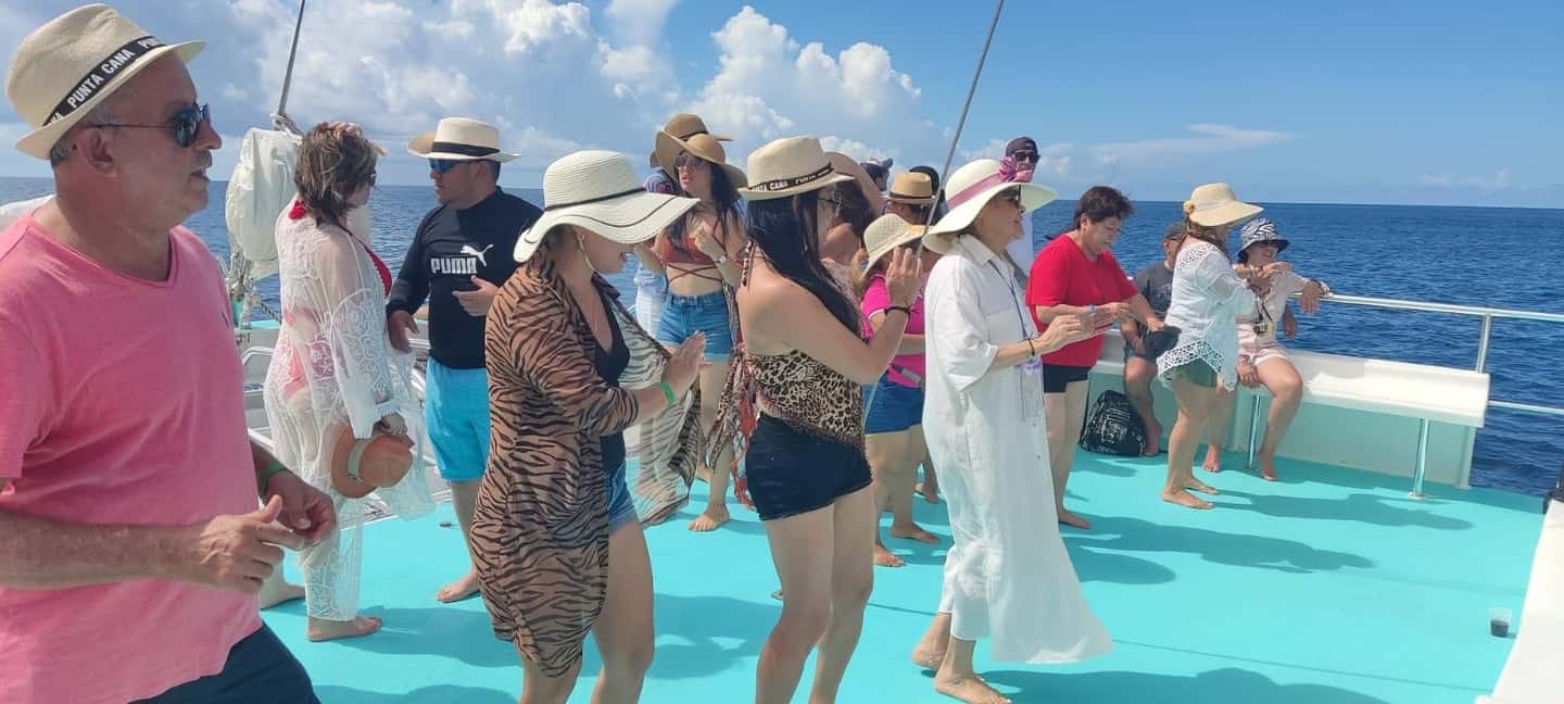 Punta Cana: Saona Island Catamaran Adventure with Lunch - Lunch and the open bar: good value if you’re hungry and flexible