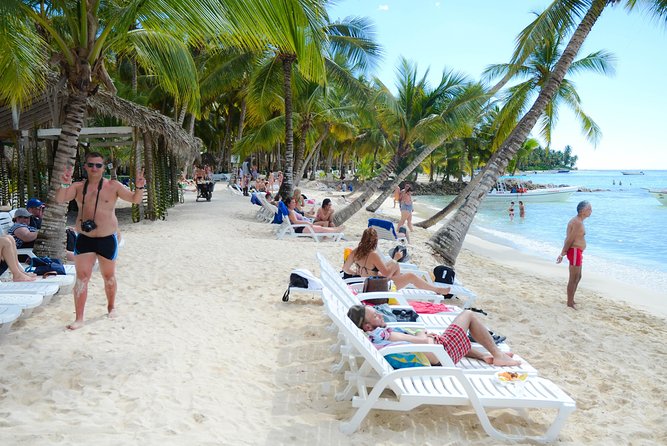 Punta Cana : Saona Island Day Tour - Food and Drinks: Buffet Lunch and an Open Bar Setup