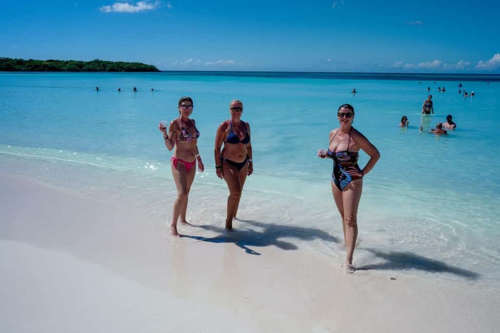 Punta Cana: Saona Island VIP 4 first-class beach and sunset - What this Saona Island VIP 4 Playa day is really like