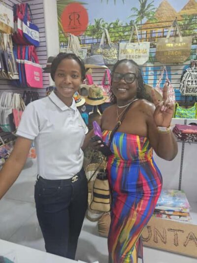 Punta Cana: Souvenir Shopping Tour with Traditional Tastings - Plaza Artesanal World Mart: Shopping for Dominican Crafts and Real-World Gifts