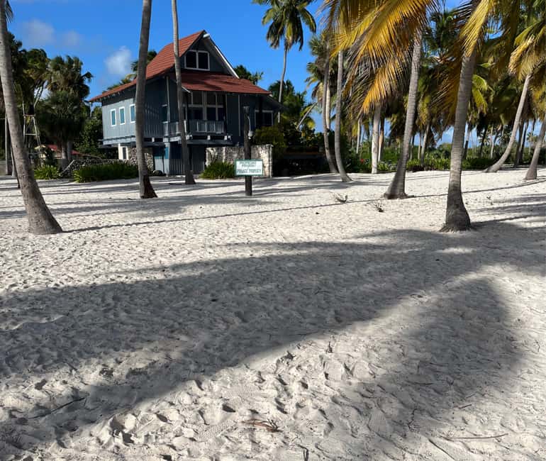 Punta Cana: VIP Private Speedboat Escape to Saona Island - Mano Juan Village: lunch in a real fishing community