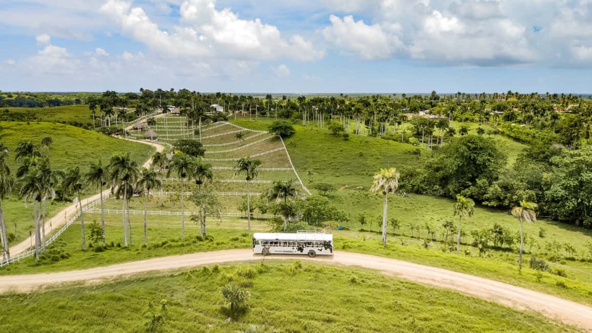Punta Cana: Xploration Animal Park Bus Tour with Encounters - Nisibon hills first: getting oriented before the animal time
