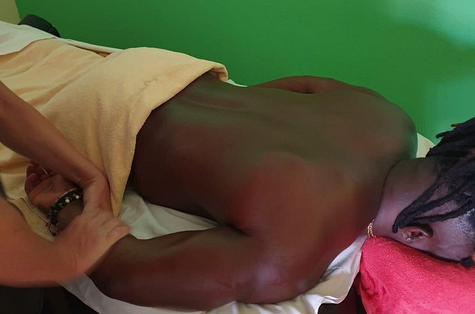 Relaxing massage in Bávaro Punta Cana - After the massage: extra Punto Vital options, shopping, and seafood nearby
