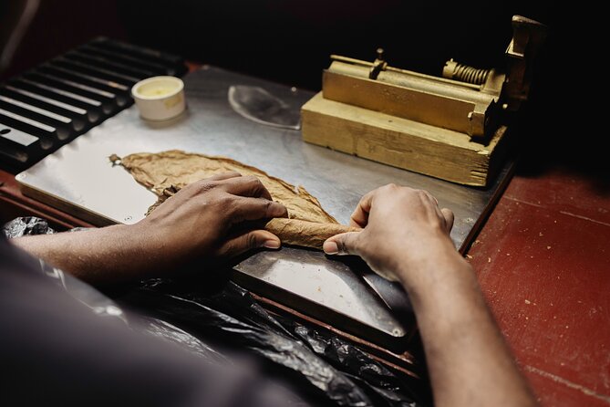 Roll your Own Cigar in Puerto Plata - Welcome Drink and the Factory Mood-Setter