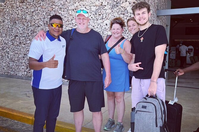 RoundTrip private transfers from punta cana to uvero alto área - Who should book this Punta Cana airport to Bávaro transfer?