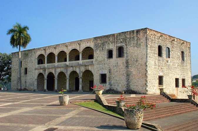 Santo Domingo - The drive-by moment: Altos de Chavón on the route