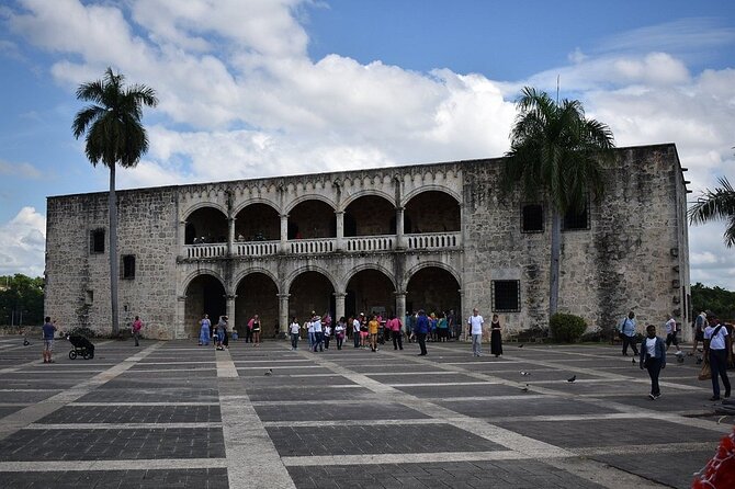 SANTO DOMINGO/ City tour - the best Adventures & traditional - Entering Santo Domingo’s Colonial Heart