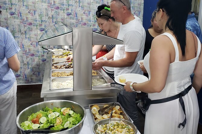 Santo Domingo City Tours Full Day From Punta Cana - Lunch and Snacks: Fueling a Big Day in Real Dominican Style