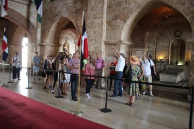 Santo Domingo Private Tour from Punta Cana - Walking the Colonial Zone and Plaza de España: street-level Santo Domingo