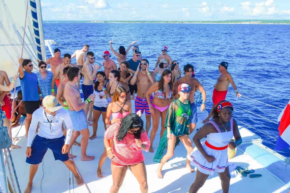 SAONA ISLAND: Catamaran Boat with Open Bar, Lunch and More.. - Natural Pool timing: where starfish spotting happens (and why your time is limited)