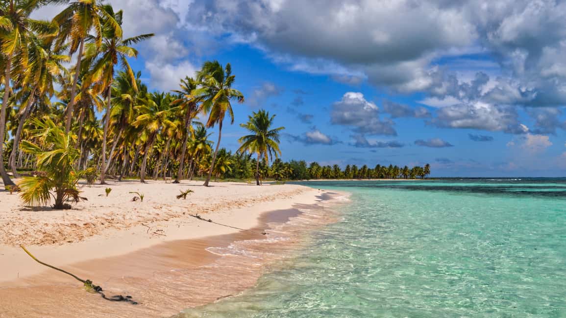 Saona Island: Catamaran Excursion with Lunch and Drinks - The boat ride: catamaran vs speedboat and the onboard vibe