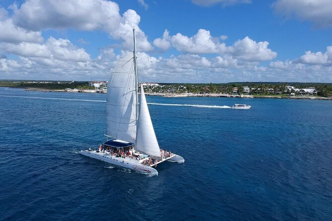 Saona Island Discovery - The catamaran cruise to Saona: live entertainment and time on the water