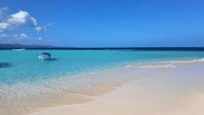Saona Island: Hidden Beach & Natural Pool - Entering Saona: The Boat Ride That Sets the Mood