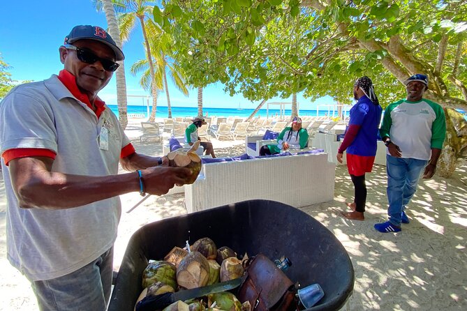 Saona Island, Natural pool Starfish, Fast boat, Catamaran +Dances - Piscina Natural (Blue Lagoon): starfish hunting plus strict animal rules