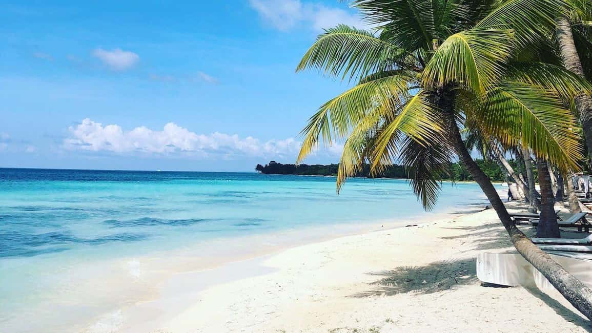 Saona island small group boat with water slide with lunch - Shopping and the photo stop: where you should stay selective