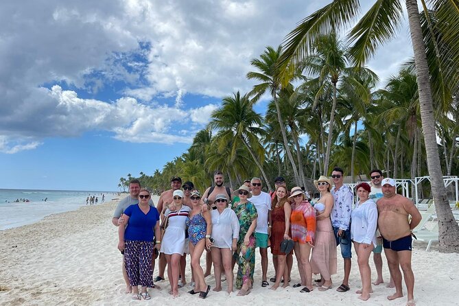 Saona Relax Tour - PlayaTao private beach club: lunch under gazebos and the paella moment
