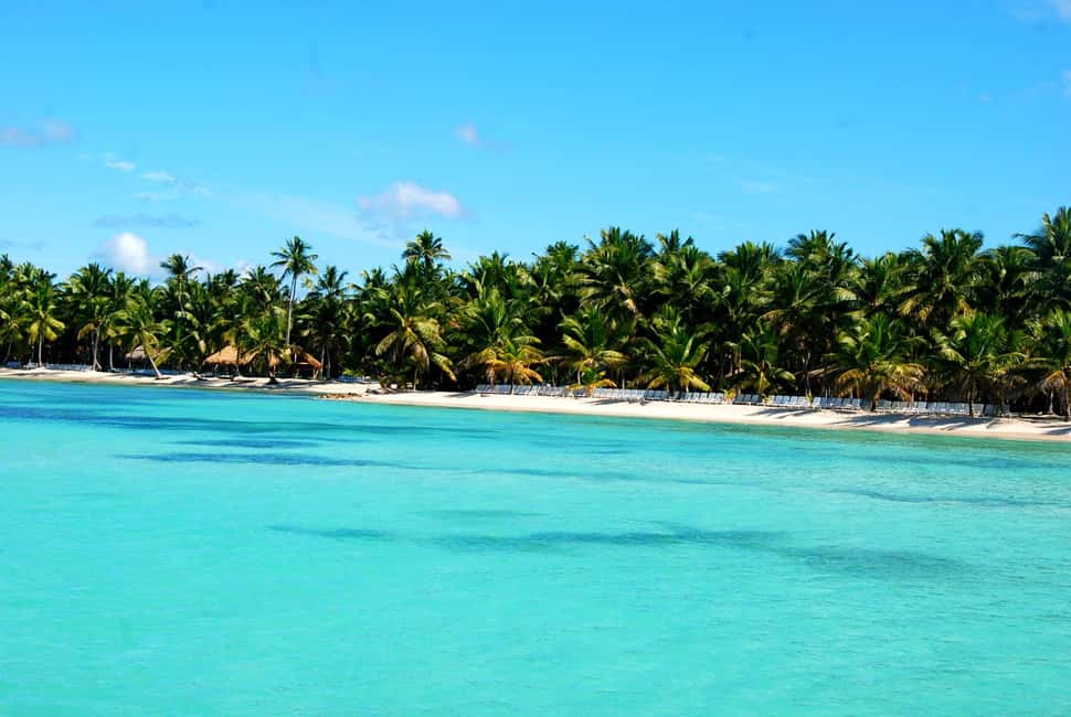 Saona Special Tour: 4 Beaches with Canto from Punta Cana - Entering the Day: Pickup, Speedboat Pace, and Group Size