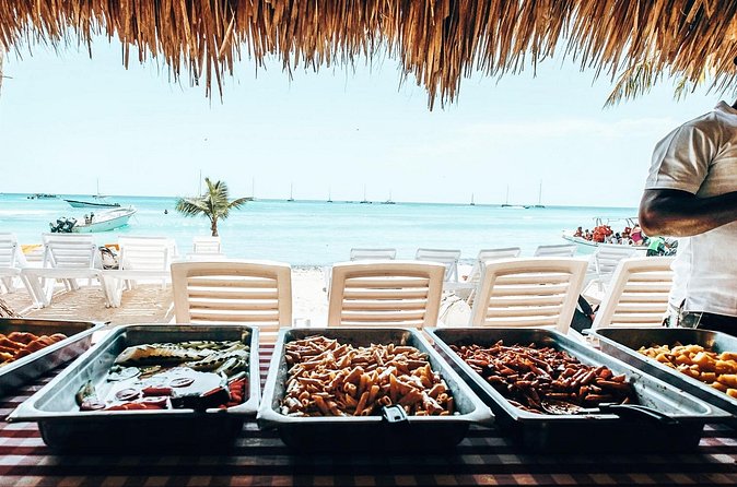 Saona Vip speedboat - Lunch on the beach: buffet style with premium drinks