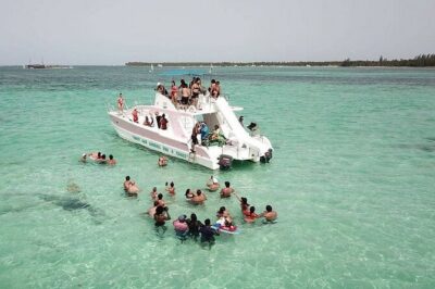 Saône Deluxe Platinum Island - Enter Isla Saona: Where Your Day Gets Its Beachy Payoff