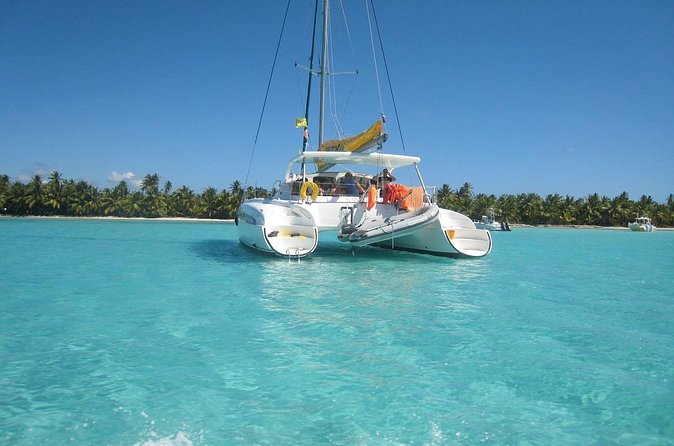 Saône Island in Catamaran and speedboat (blue lagoon) swimming pool. - What to bring for comfort on a long day