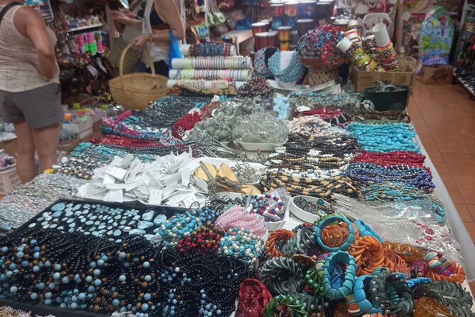 Shopping or souvenirs in Plaza Bávaro - What’s included (and what’s on you)