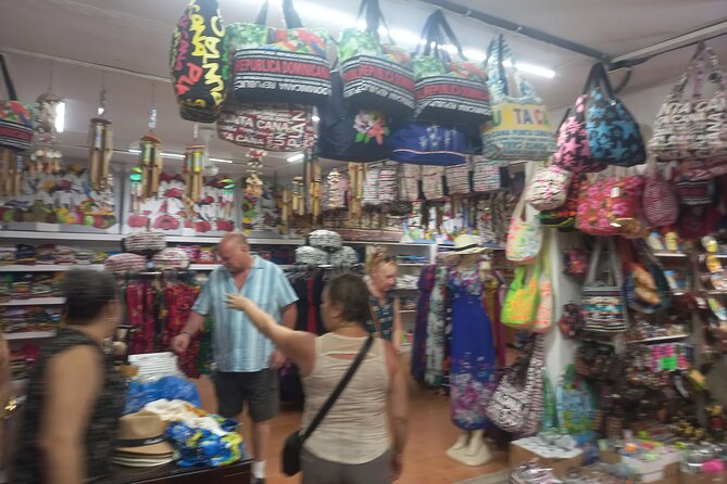 Shopping or souvenirs in Plaza Bávaro - Getting the best results in your 3-hour window