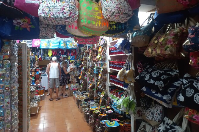 Shopping or souvenirs in Plaza Bávaro - Who should book this shopping transfer?