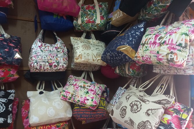 Shopping or souvenirs in Plaza Bávaro - Should you book Plaza Bávaro shopping from Punta Cana?