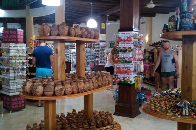 Shopping Tour In Don Lucas Cigar Factory, Rum tasting, Cocoa factory, Souvenirs - Amber and Larimar Jewelry: Local Treasures and What to Check