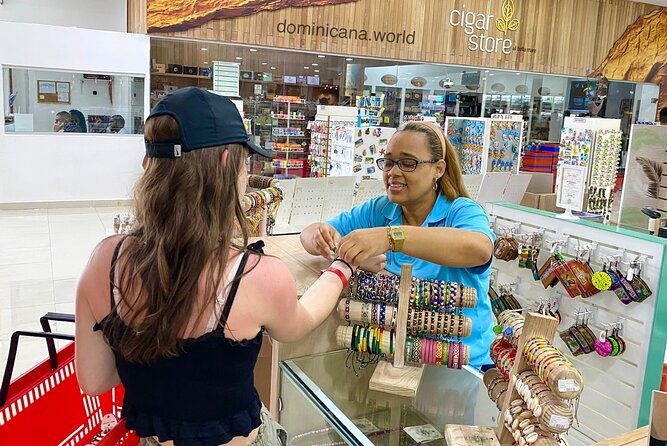 Shopping tour Punta Cana rum cigars coffee larimar chocolate souvenirs mamajuan - Paintings, Pottery, Cosmetics, and Outlet Finds: The Stuff Beyond Alcohol